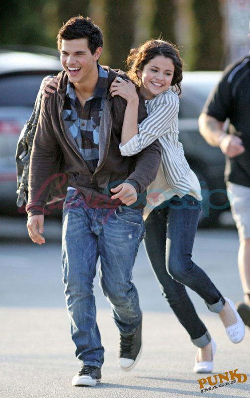 pictures of taylor lautner and selena. taylor-selena.jpg