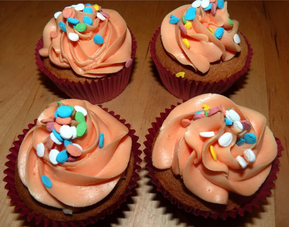 http://i1019.photobucket.com/albums/af315/wendieverhaar/cupcakes/007.jpg