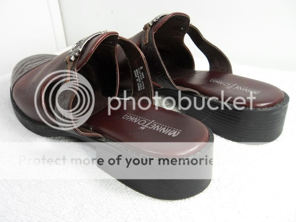 MINNETONKA Womens 8 M Maroon Clogs Slides Sandals Mocs Moccasins Dress 